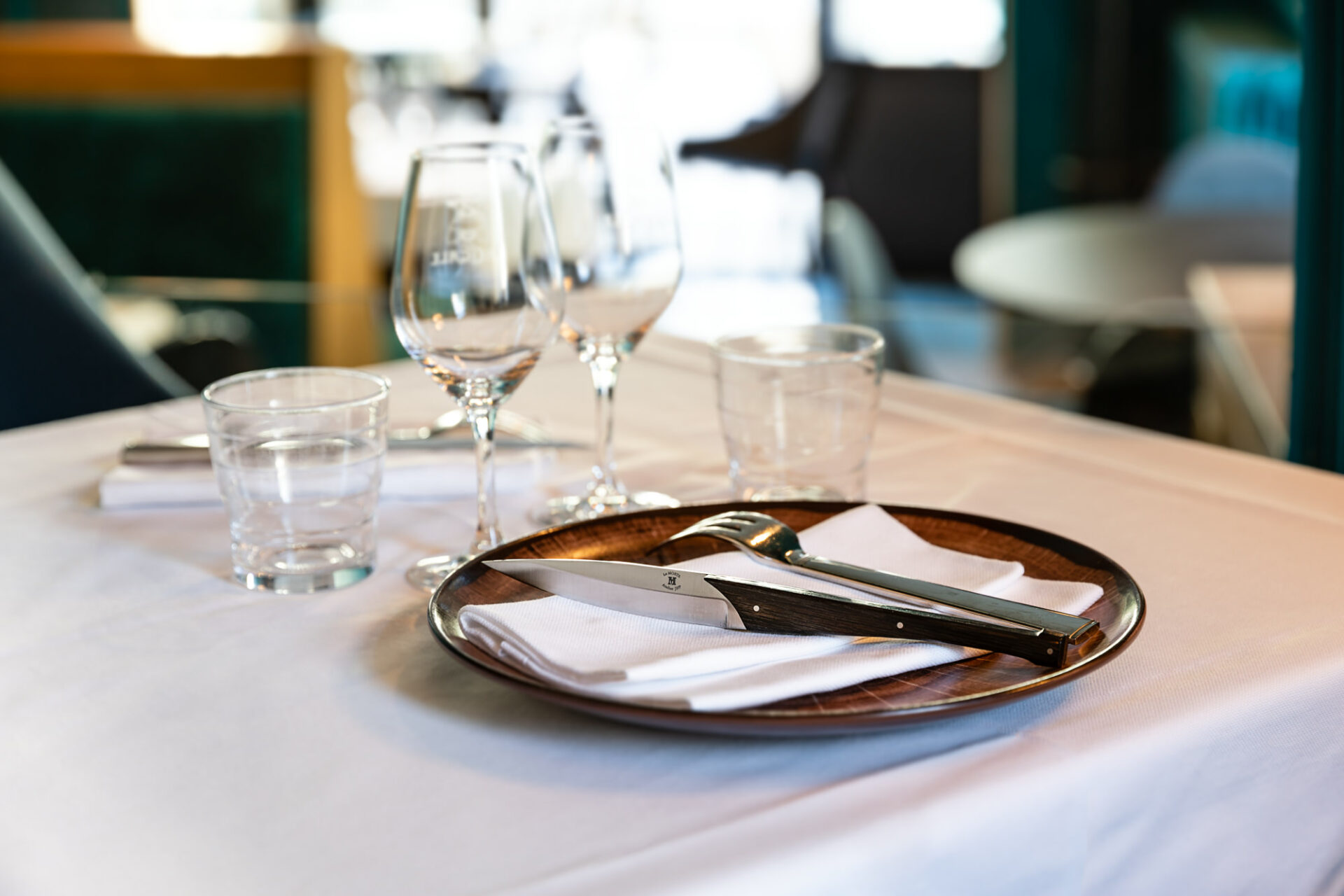 ambiance-restaurant-nantes-couteau-artisanal-jhp