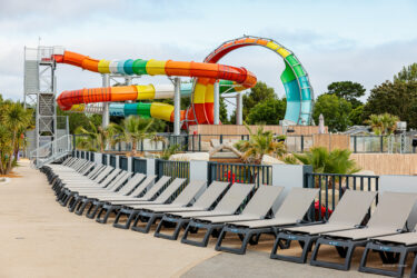 Barrière de sécurité piscine en situation, camping Club Les Brunelles, Vendée