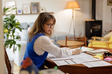 Portrait business femme créative lumière naturelle