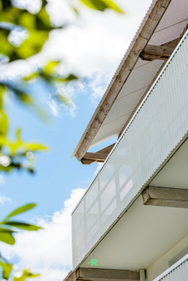 detail facade pignon bois residence cote court